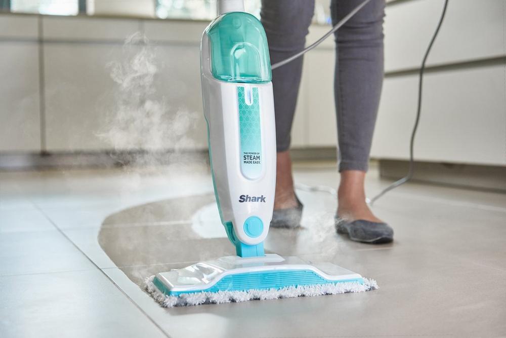 SHARK STEAM MOP S1000UK WHITE AND MINT IN COLOUR IN USE